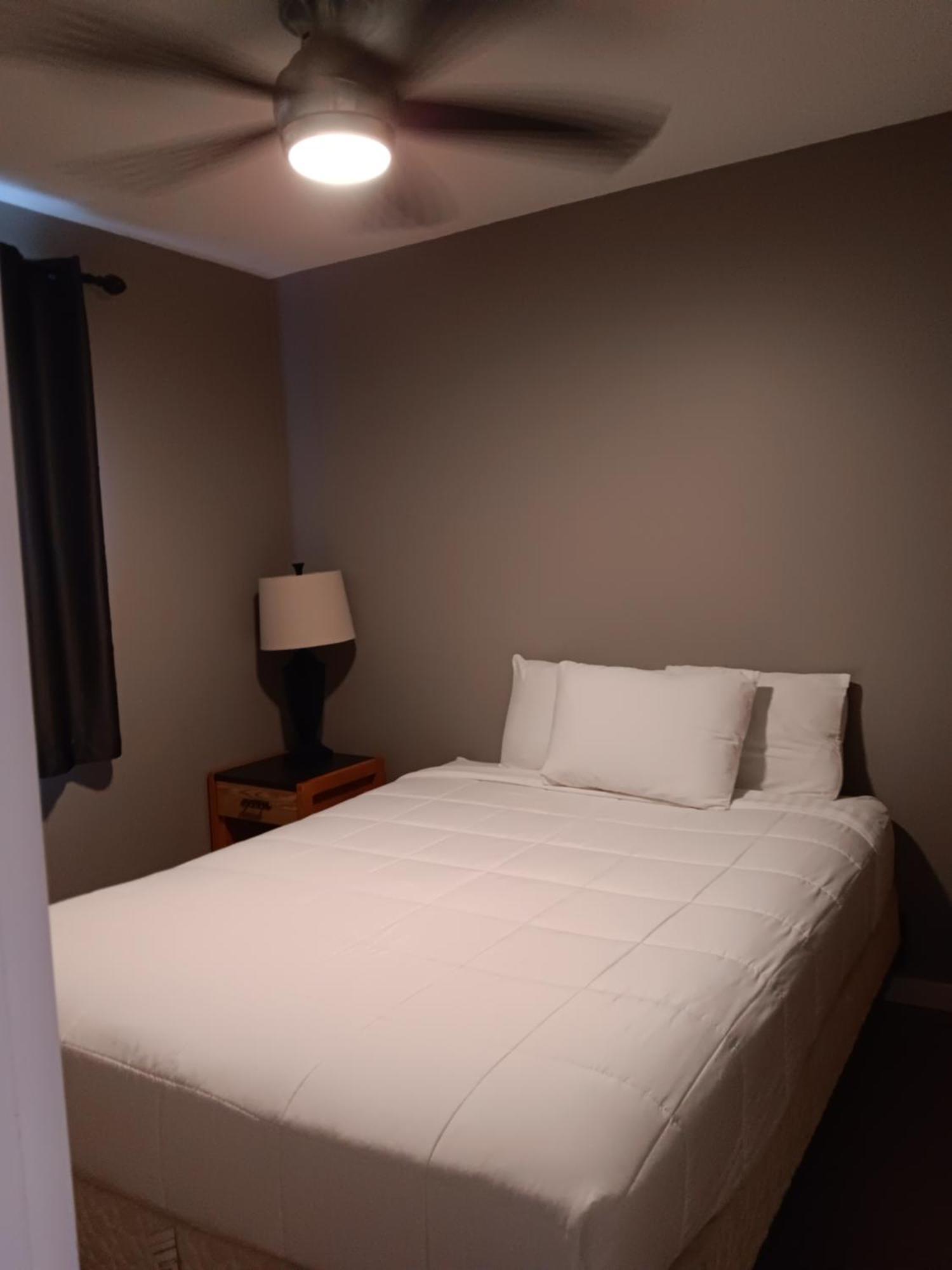 Hinton Highway Inn מראה חיצוני תמונה